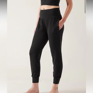 Athleta Salutation Joggers in Powervita